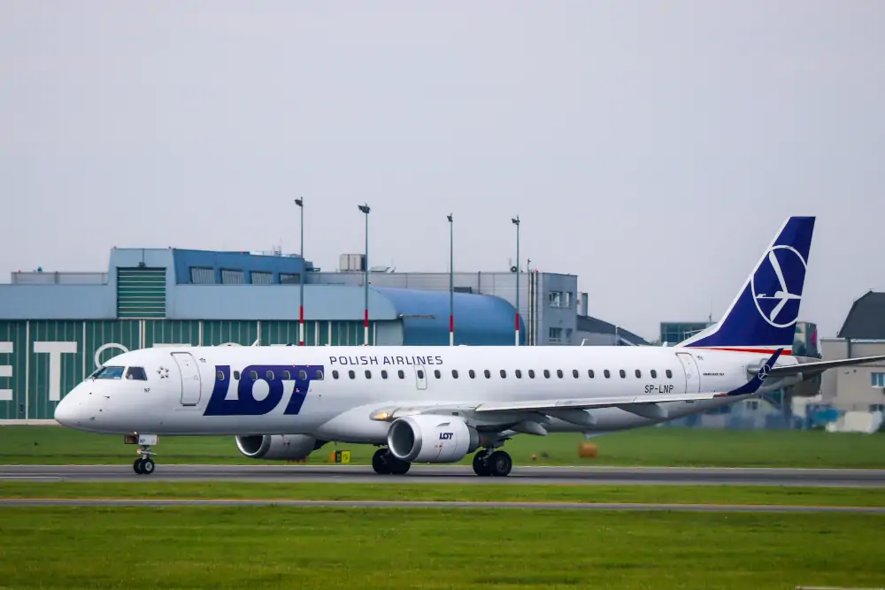 Embraer E195-E2 w barwach PLL LOT