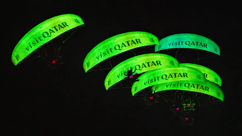 Polski zespół Phoenix Paramotor Display Team na pokazach w Katarze
