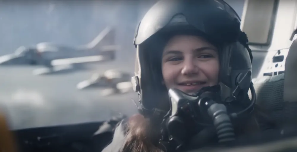 Kadr z filmu reklamowego "The Aviators"
