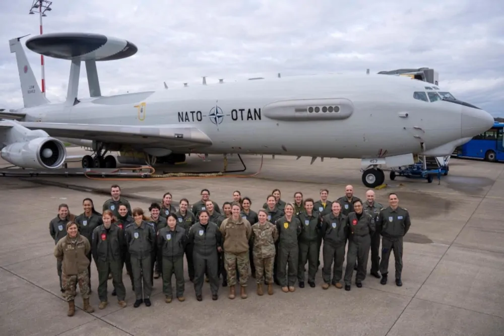 Pierwsza kobieca załoga samolotu AWACS zakończyła misję