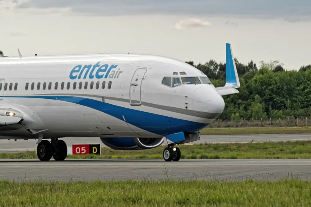 B737 Enter Air