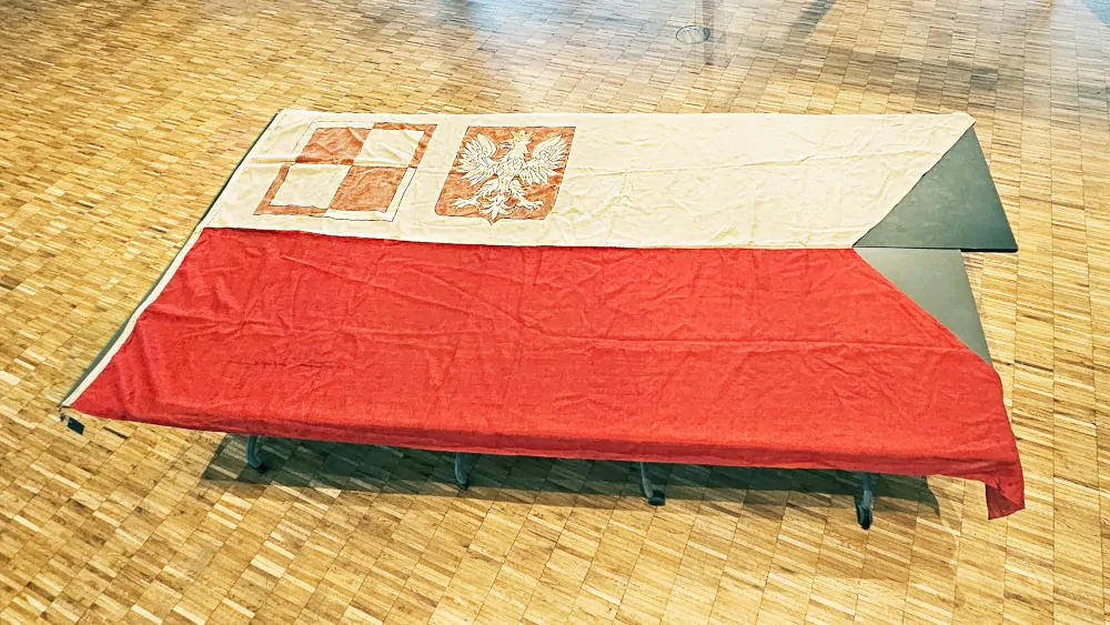 Unikalna flaga lotniskowa Polskich Sił Powietrznych trafiła do Muzeum Lotnictwa Polskiego