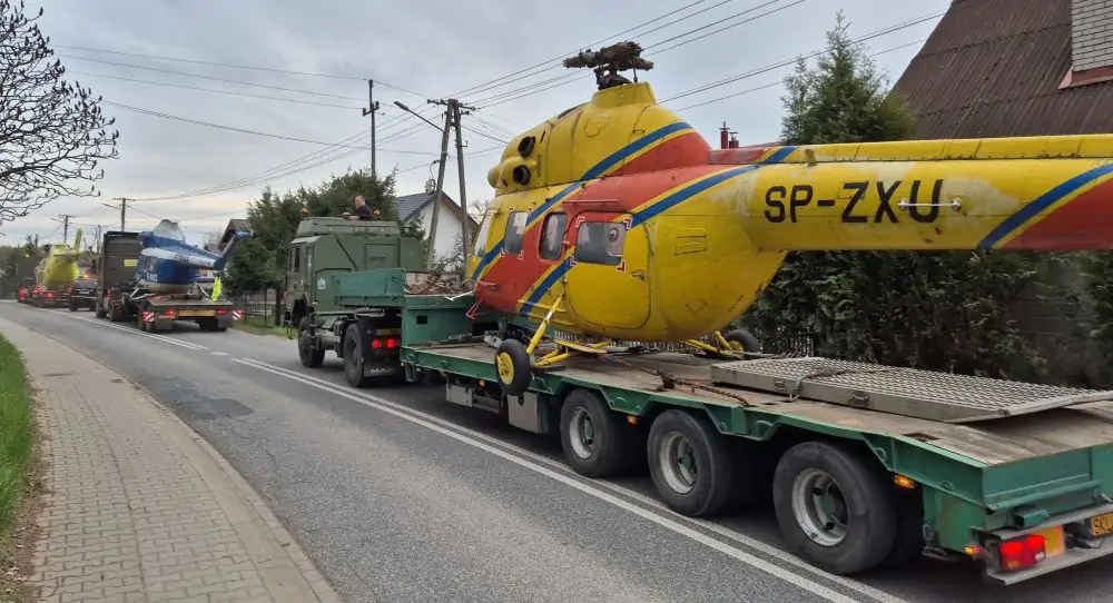 Transport 4. muzealnych śmigłowców do Zbrosławic k. Tarnowskich Gór