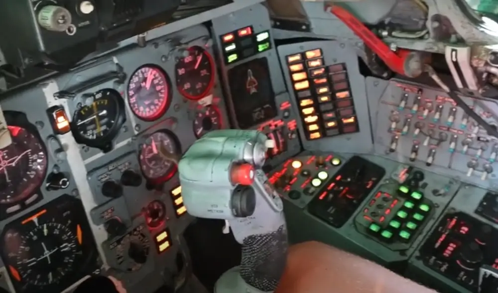 Uruchomienie elektryki w Su-22 w Muzeum Sił Powietrznych