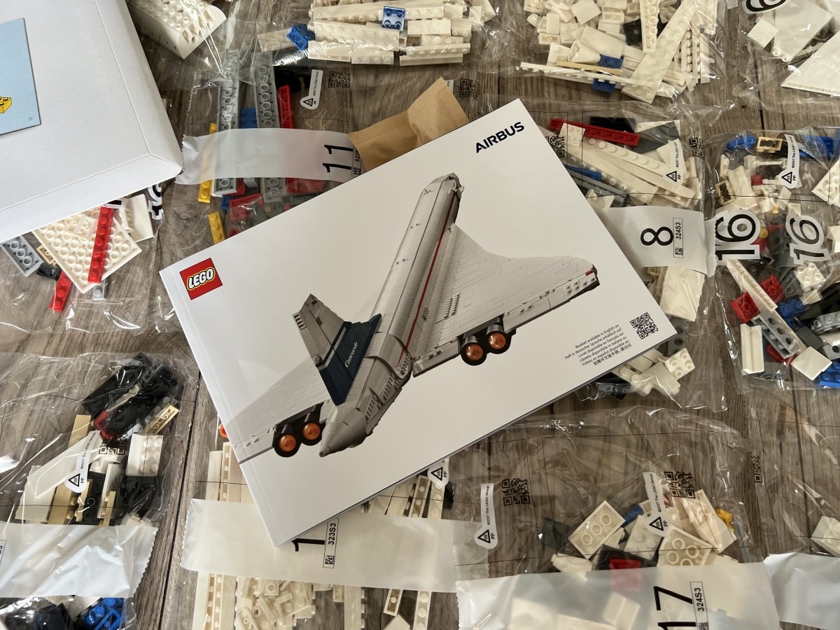 Concorde od LEGO - zawartość pudełka wygląda imponująco - Foto: Aviation24.pl